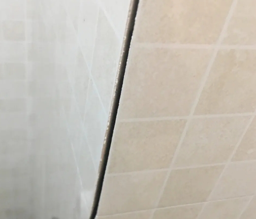 开平瓷砖空鼓维修公司分享阳台瓷砖脱落的修复过程可以分为以下几个步骤