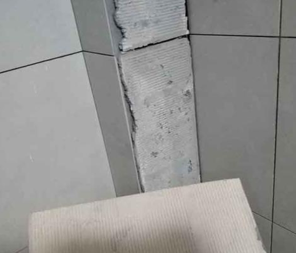 开平瓷砖空鼓维修公司分享下厨房瓷砖脱落的补救措施。
